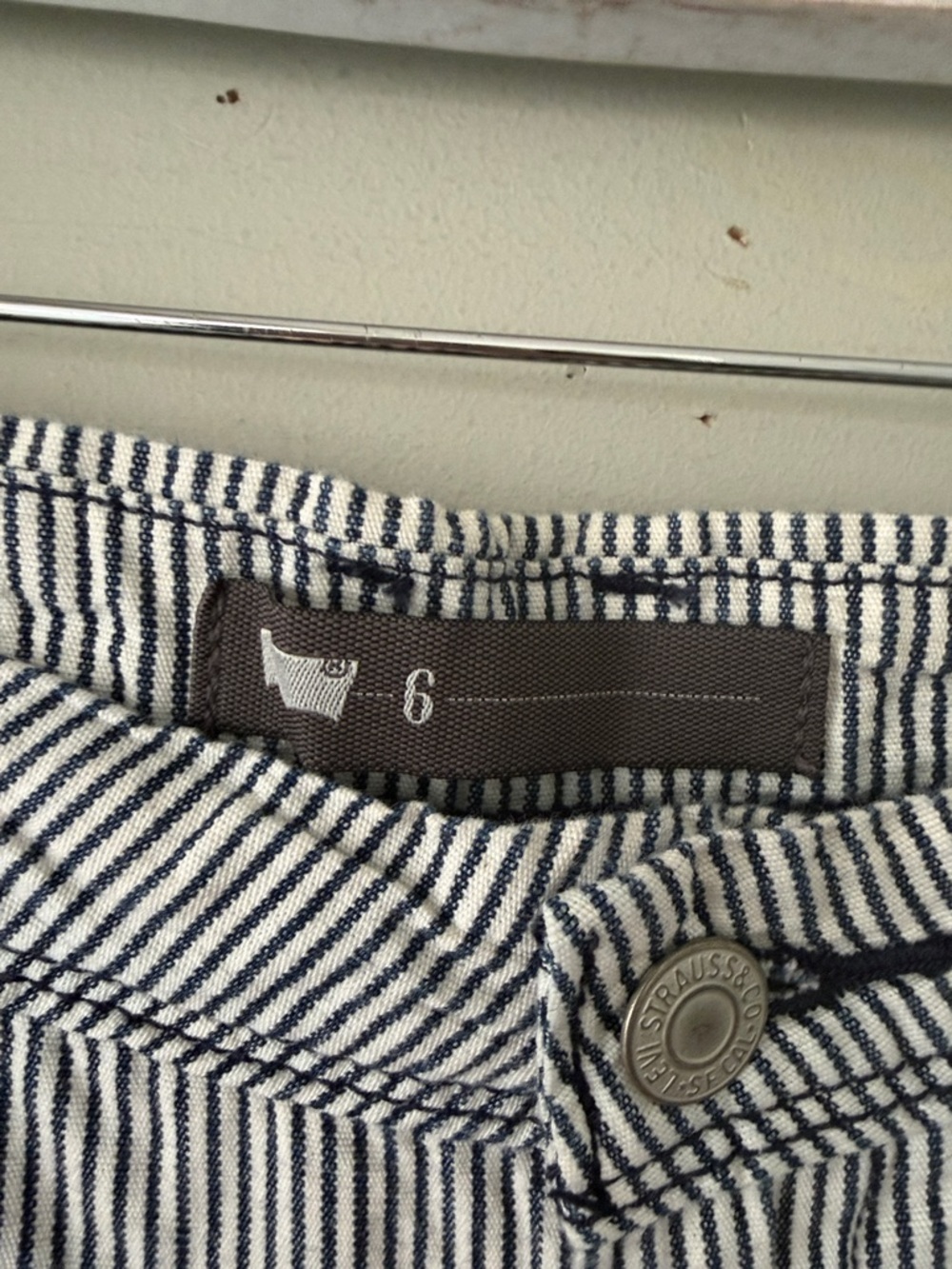 Levi’s Striped Cotton Shorts | Size 6 | Classic Railroad Stripe - Picture 3 of 6